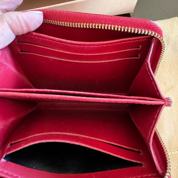 Authentic Louis Vuitton Zippy wallet- red vernis - Picture 10 of 16